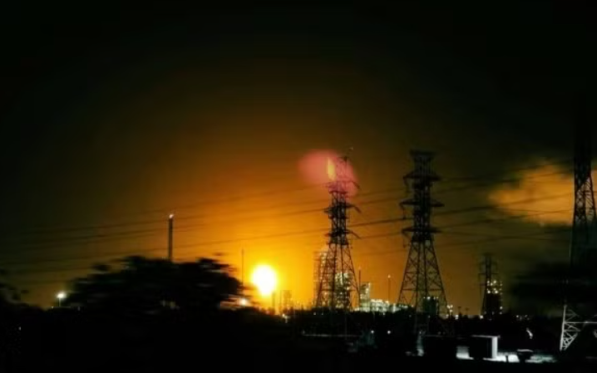 Cơ sở hạ tầng dầu khí và công nghiệp lớn ở Saudi Arabia bị tấn công