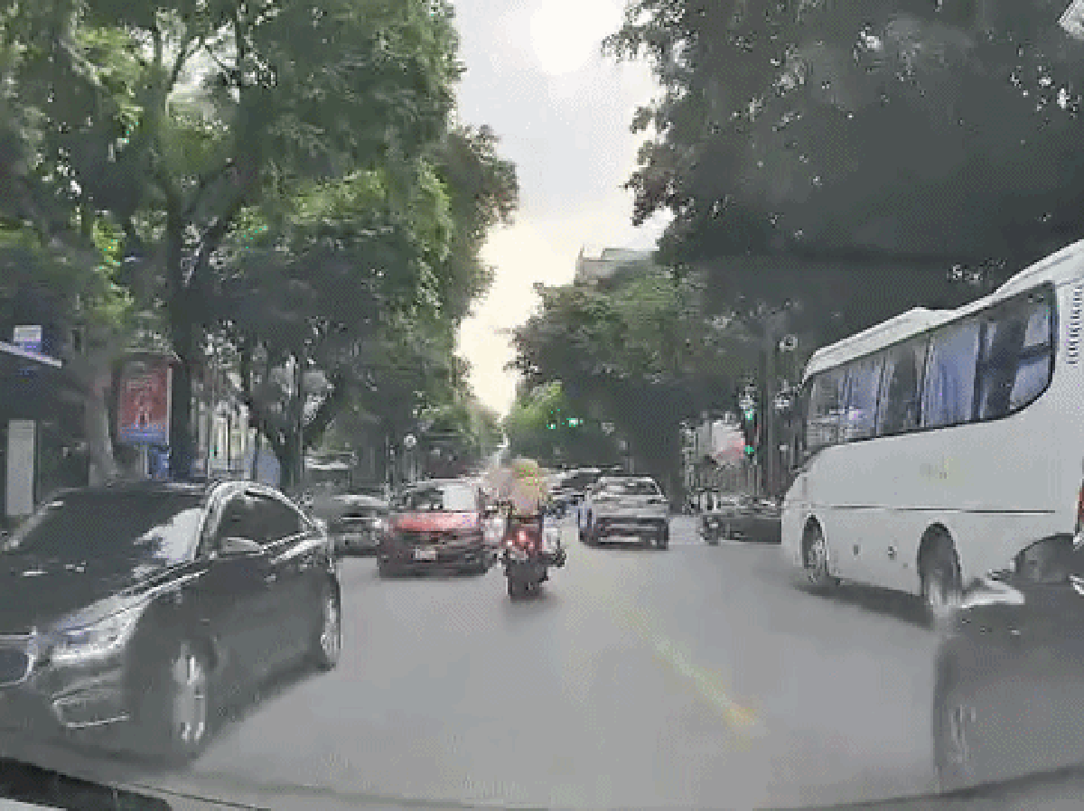 Chuyện của đại úy CSGT 10 lần "mở đường" đưa người dân đi cấp cứu