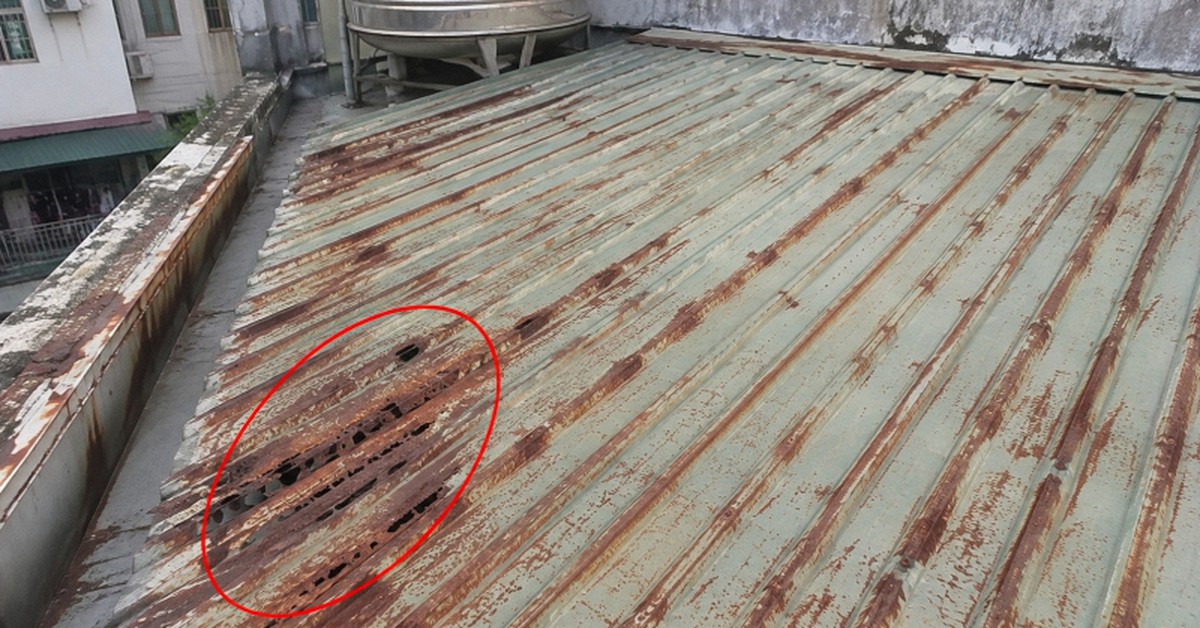 Mái tôn bị gỉ sét nên làm gì đầu tiên?