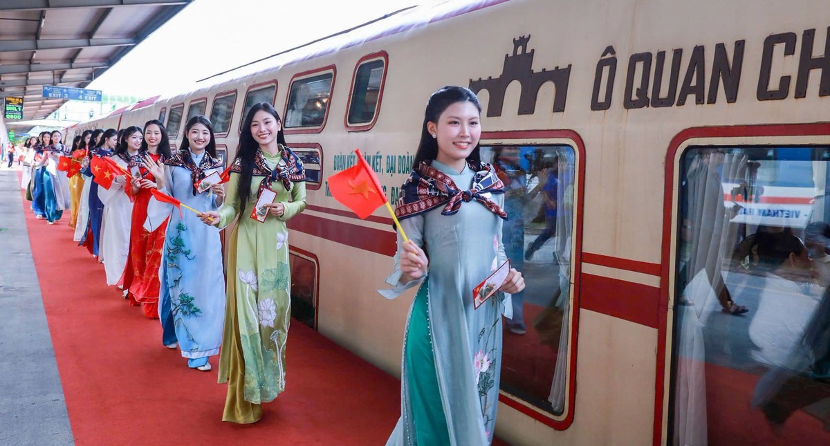 Đoàn tàu "quý tộc" 2 tầng nối Hà Nội với nơi sắp trở thành TP trực thuộc Trung ương từ 20/9 kín vé dịp nghỉ lễ: Không gian sang xịn, đủ trải nghiệm như "bảo tàng di động"