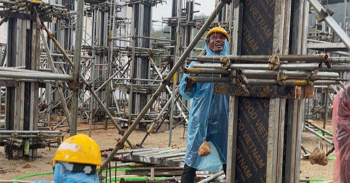 90 công nhân của tỷ phú Phạm Nhật Vượng vượt 120 km đường đèo, “chạy đua” giữa đại ngàn làm một việc đặc biệt cho trẻ em vùng cao