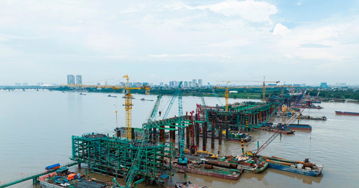 Cầu vượt sông Hồng: Chạy đua với thời gian