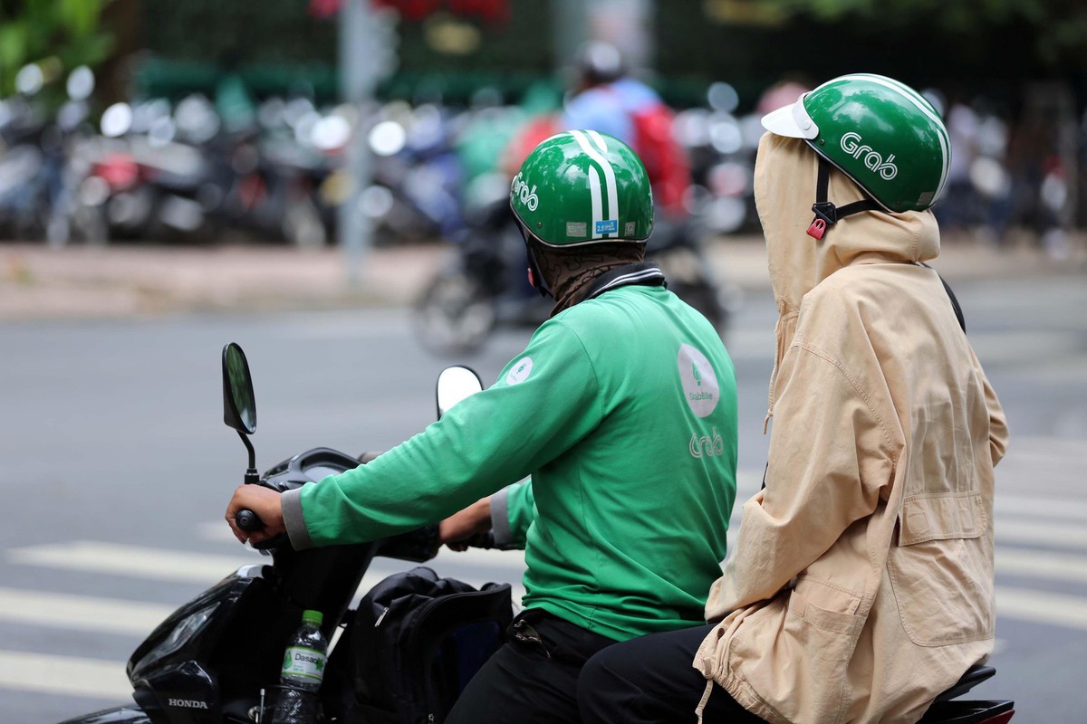 3 cuốc xe bị huỷ trong một buổi sáng và câu chuyện mưu sinh của những tài xế Grab
