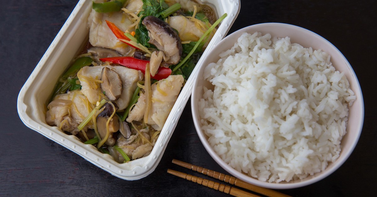 Tại sao cơm nguội lại bị cứng?