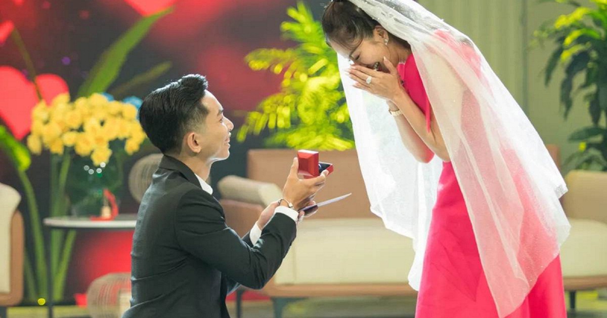 Nữ nghệ sĩ là Viện trưởng nói về chồng kém 11 tuổi: "Từ học trò... giờ hắn là chồng tớ"