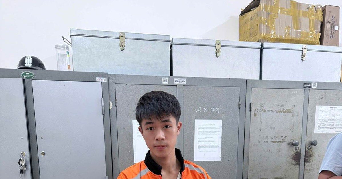 Công an bắt shipper Nguyễn Duy Cương SN 2007 khi đang đi giao hàng