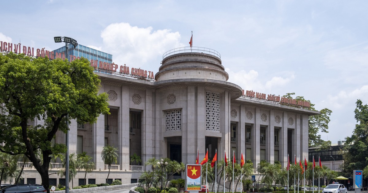 NHNN bơm thanh khoản VND dài hạn hơn