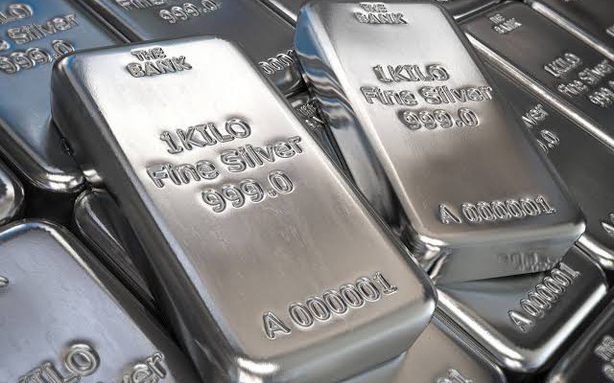 Giá bạc tăng hơn 1% khi giới đầu tư hồi hộp chờ động thái mới từ Fed