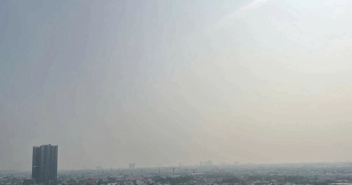 Bầu trời TPHCM mờ đục