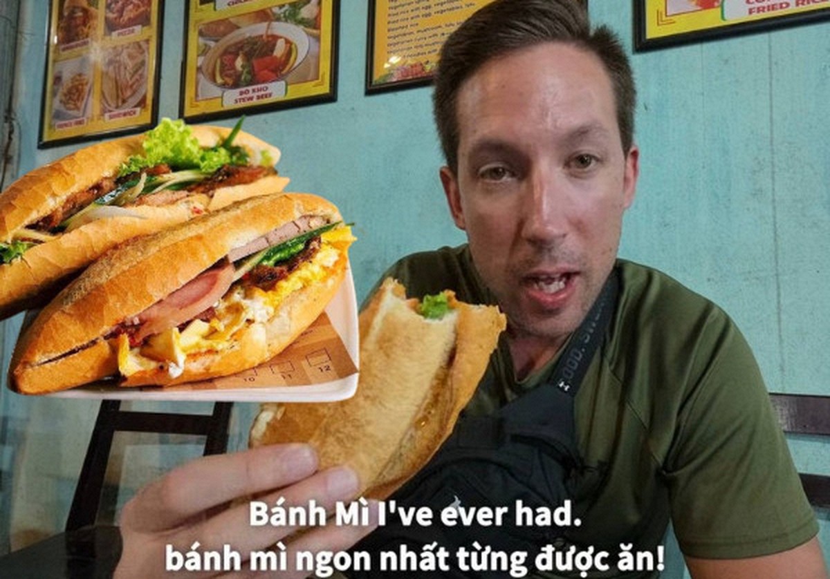 Quán nhỏ ở Hội An ai vào cũng gọi chủ quán là mẹ, khách Canada tấm tắc: "Có bánh mì ngon nhất tôi từng ăn"