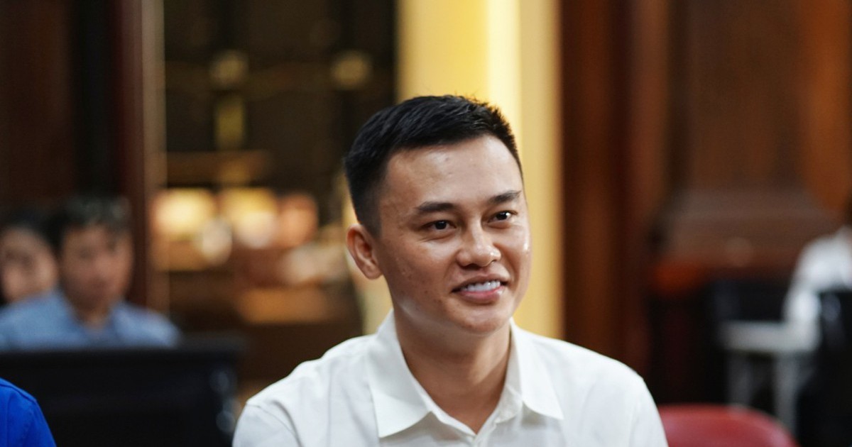 “Trùm siêu xe” Phan Công Khanh cùng đồng phạm hầu tòa sáng nay: Những hình ảnh đầu tiên trong phiên xử