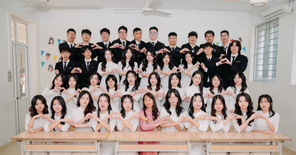 Lớp học có thủ khoa D01 toàn quốc, 32 em điểm SAT từ 1.500, 30 em IELTS từ 8.0