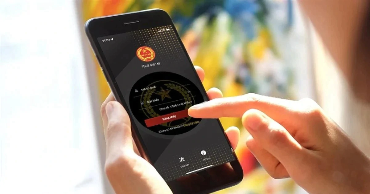 Hướng dẫn hộ kinh doanh kê khai thuế với Chatbot trên eTax Mobile