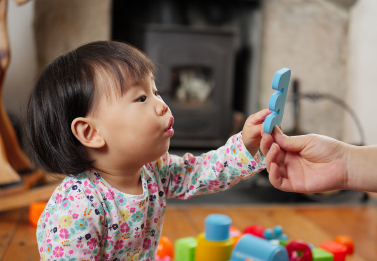 Trẻ trước 3 tuổi có thông minh hay không, chỉ cần nhìn 3 biểu hiện này là rõ