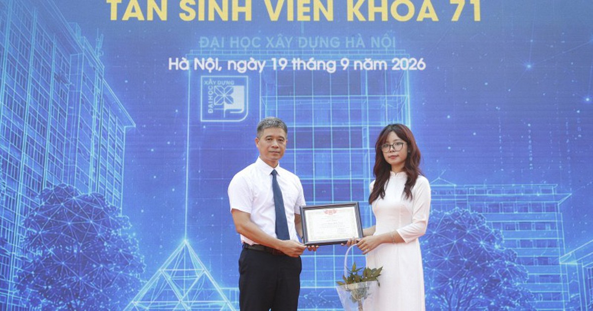 Trường ĐH 60 năm tuổi ở Hà Nội vừa trao loạt học bổng danh giá, sinh viên xuất sắc nhất nhận 20 triệu đồng