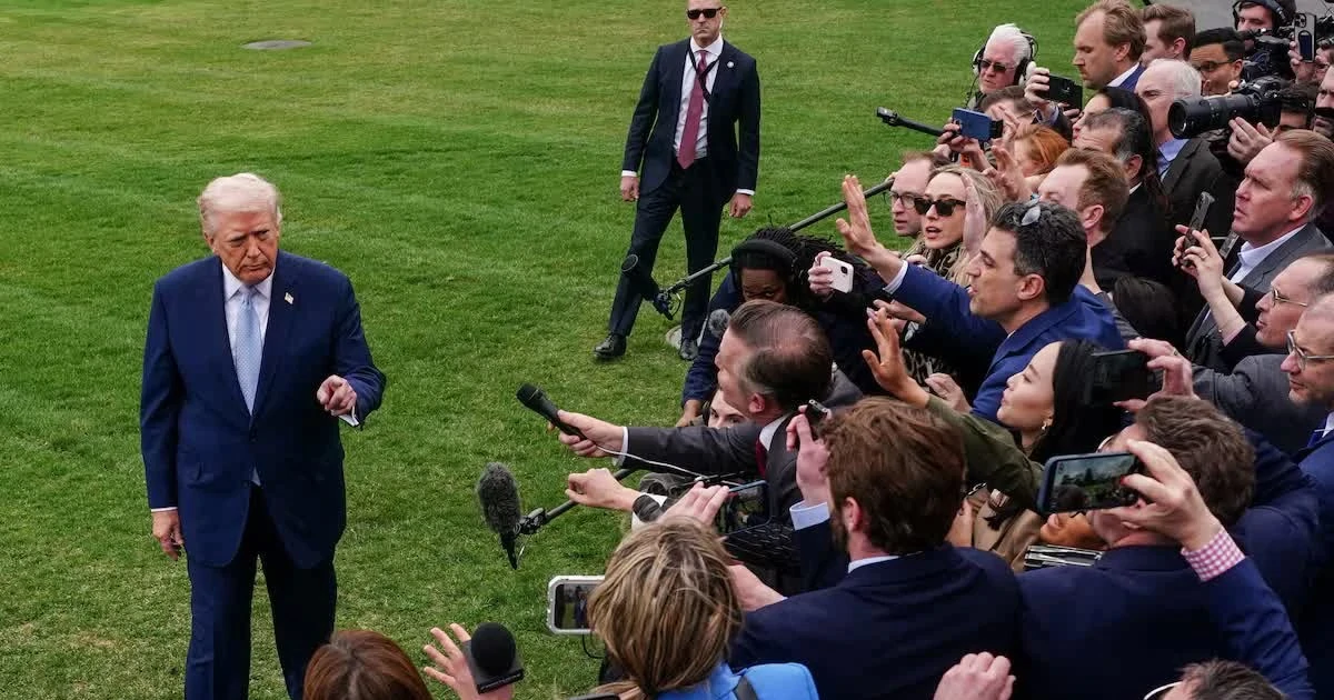 Tổng thống Trump cấm 3 hãng truyền thông lớn vào Nhà Trắng