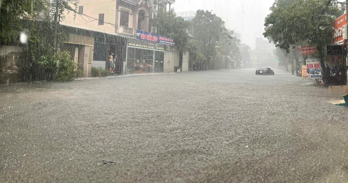 Vì sao Vinh xuất hiện mưa lớn kỷ lục trong hơn 40 năm?