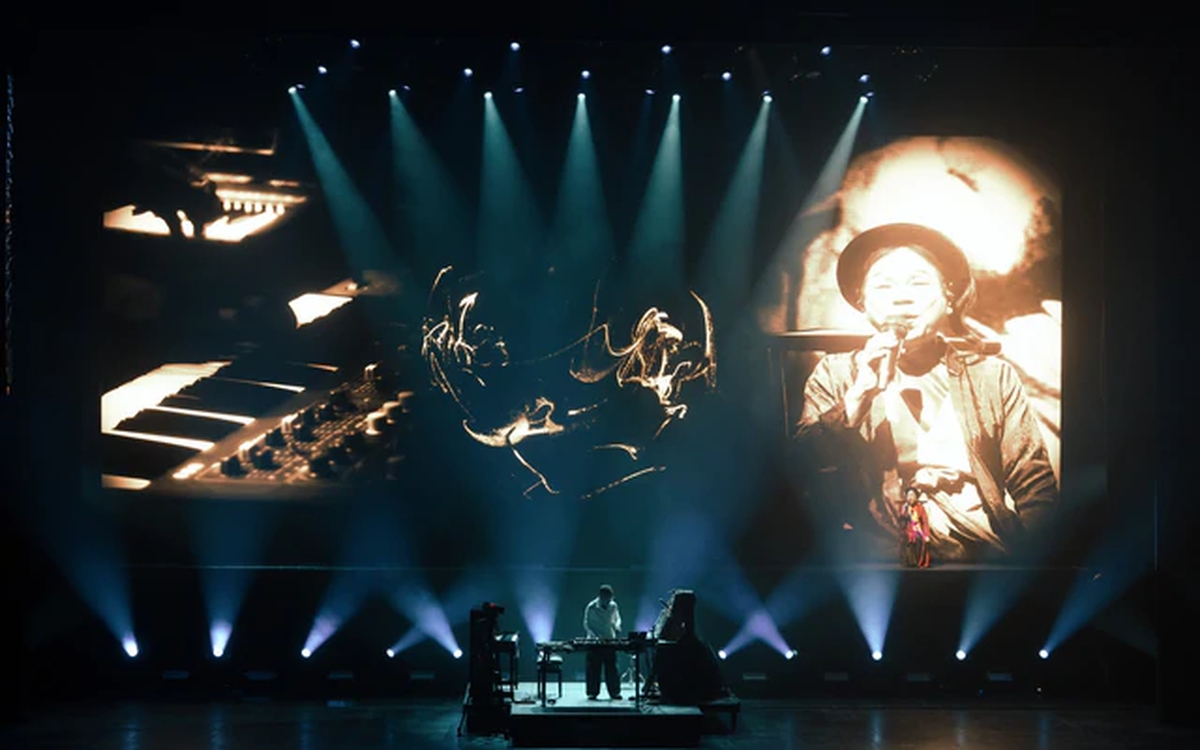 "LỐI CONCERT" của Quốc Trung: Đêm nhạc không MC, nơi di sản báu vật và âm nhạc điện tử cất lời