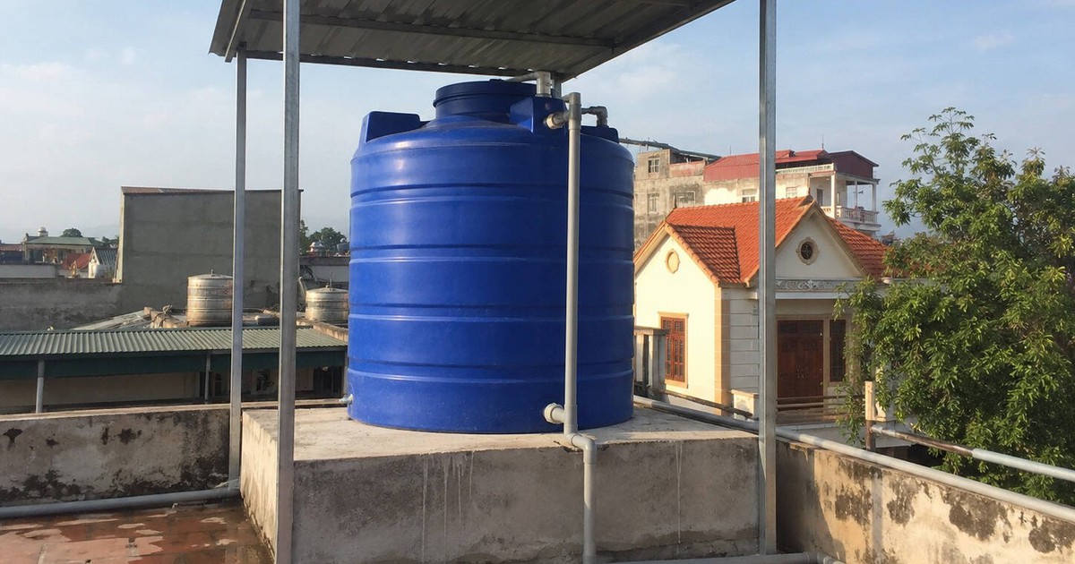 Nên để bồn nước trong nhà hay ngoài trời?