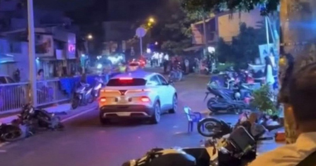 Nam thanh niên lái ô tô tông loạt xe máy trên đường ở TP.HCM: Do cô gái đi cùng không chịu lên xe
