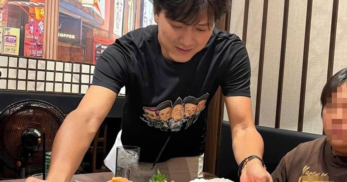Nam nghệ sĩ đình đám đi bán sushi ở đường số 7, phường An Lạc, TP.HCM