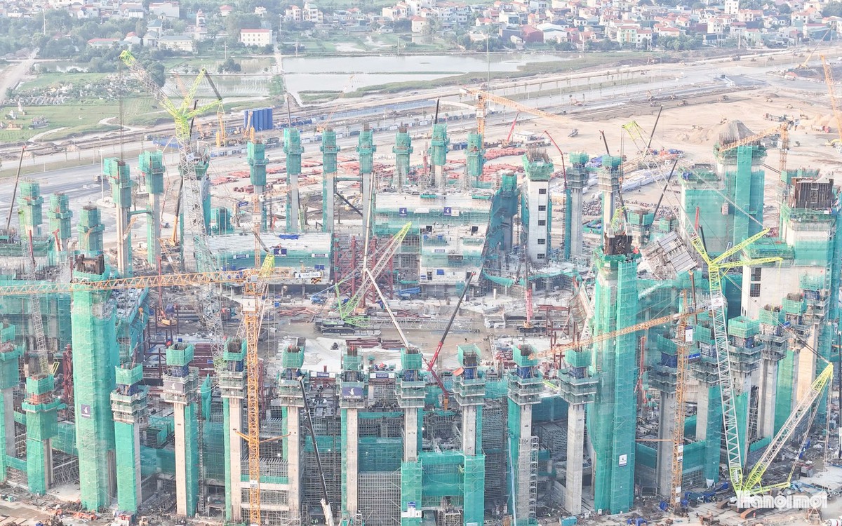 Siêu sân vận động 135.000 chỗ lớn nhất thế giới, sức chứa gấp 3 lần sân Mỹ Đình: Chuẩn bị nâng các mô-đun mái thép hàng trăm tấn từ mặt đất lên cao, dự kiến hoàn thành vào tháng 7/2027