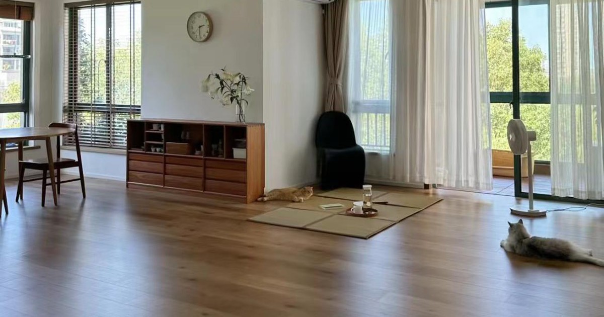 Xem 2 ngôi nhà này mới hiểu vì sao ngày càng nhiều người bỏ sofa, bàn trà và kệ tivi