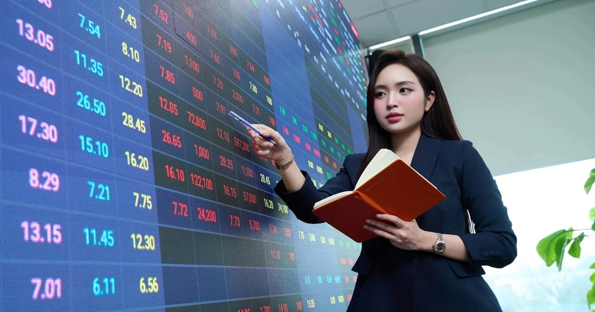 Thấy gì việc mua bán cổ phiếu của lãnh đạo doanh nghiệp bất động sản?