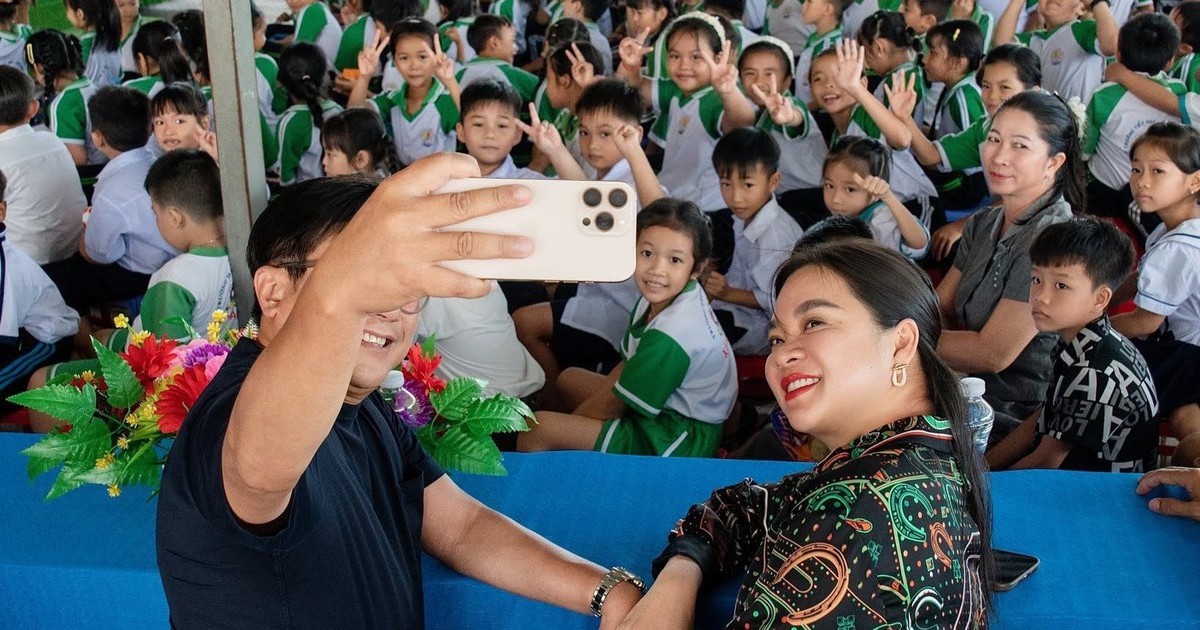 Vợ chồng bà Nguyễn Thanh Phượng vừa làm điều đặc biệt cho một ngôi trường vùng sâu ở miền Tây