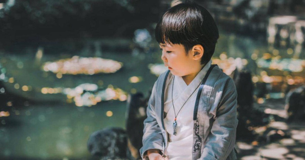 Đừng đi đâu cũng kể chuyện của con: Dù con xuất sắc hay bình thường, cha mẹ tốt nhất nên biết giữ lời