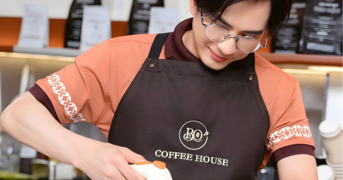 Nam ca sĩ U60 đình đám chuẩn bị đi bán cà phê ở Quảng trường 3/2, TP Bắc Ninh