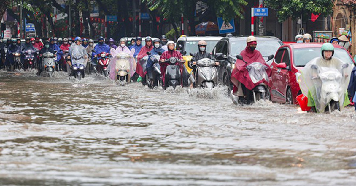 Trưa nay loạt xã, phường ở Hà Nội nguy cơ mưa rào và dông