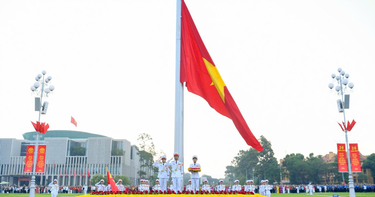 Đề xuất cấm dùng Quốc ca làm nhạc nền tại nơi vui chơi, giải trí