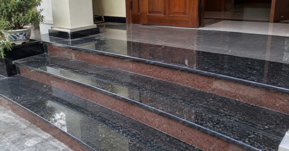Vì sao ngày càng nhiều gia đình không còn làm bậc tam cấp bằng đá bóng? 2 vật liệu đẹp, bớt nỗi lo trơn trượt đang thành xu hướng mới