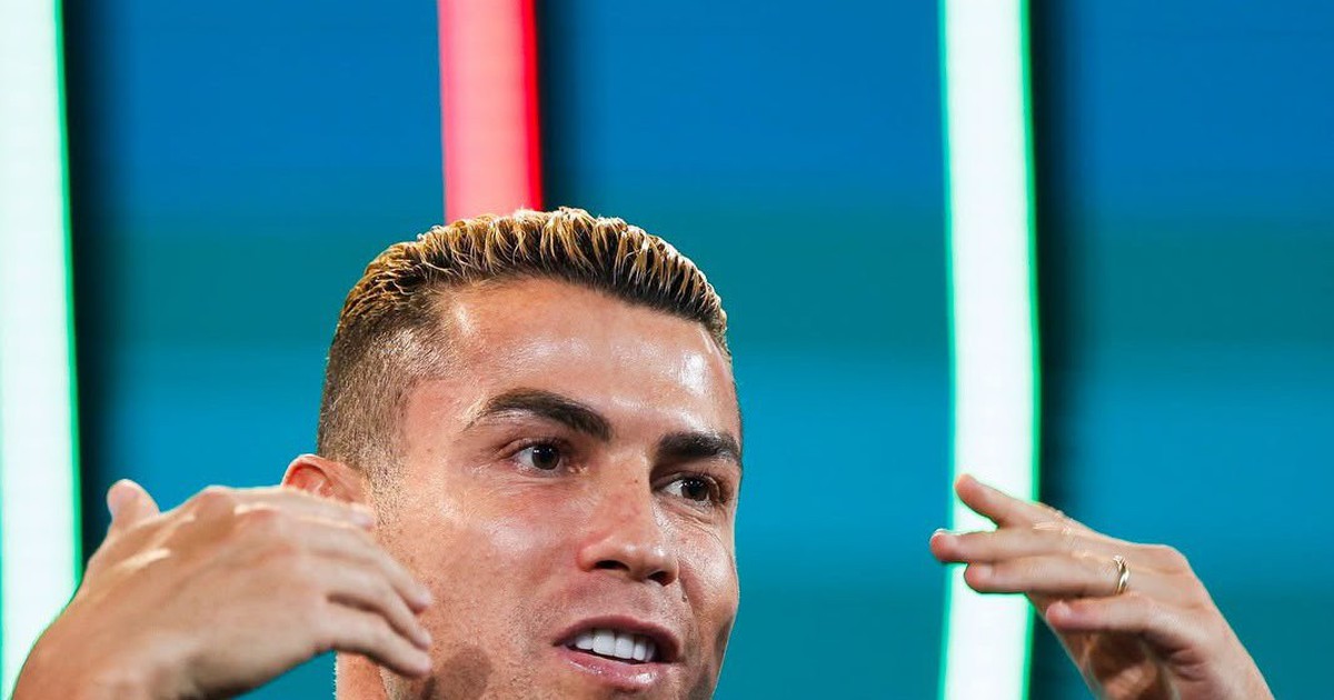 Ronaldo, 41 tuổi ở ĐT Bồ Đào Nha: "Tôi sẵn sàng ngồi ghế dự bị"