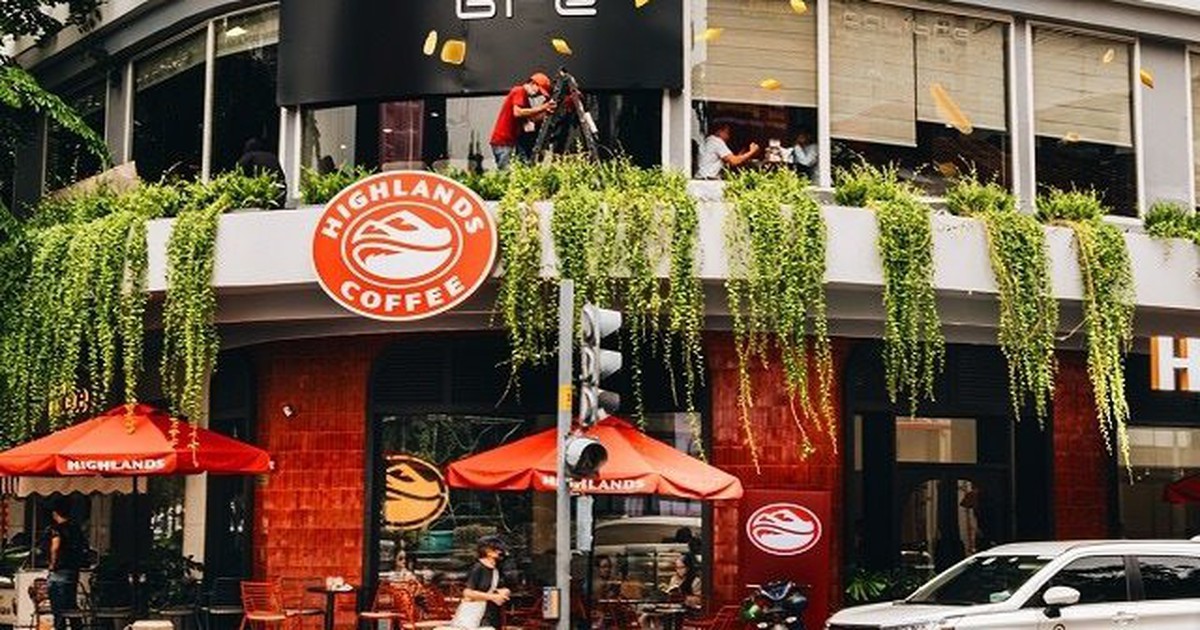 Highlands Coffee tăng doanh số 47%, mạnh nhất trong nhóm thương hiệu quốc tế: Vì sao Jollibee lại nhường quyền kiểm soát?