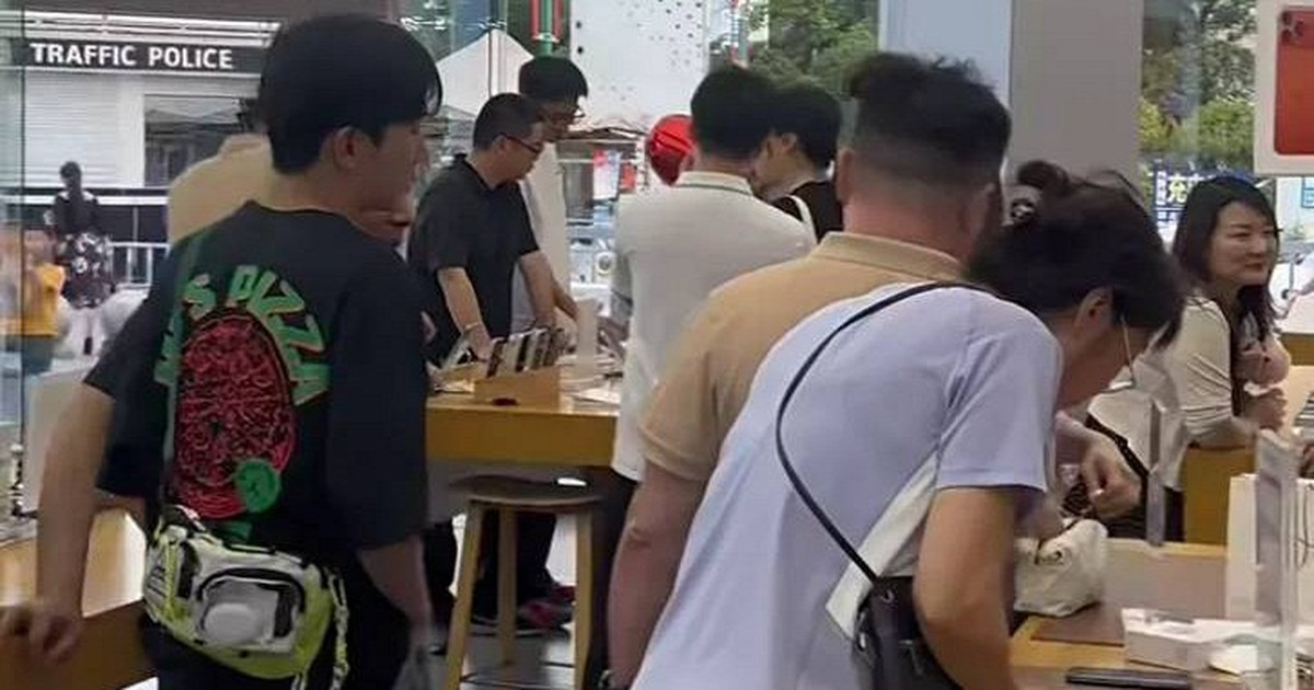 Một hiện tượng phổ biến sau kỳ tuyển sinh đại học đang khiến nhiều phụ huynh phiền lòng: Cha mẹ tỉnh táo lên, đừng rơi vào "bẫy" này nữa!