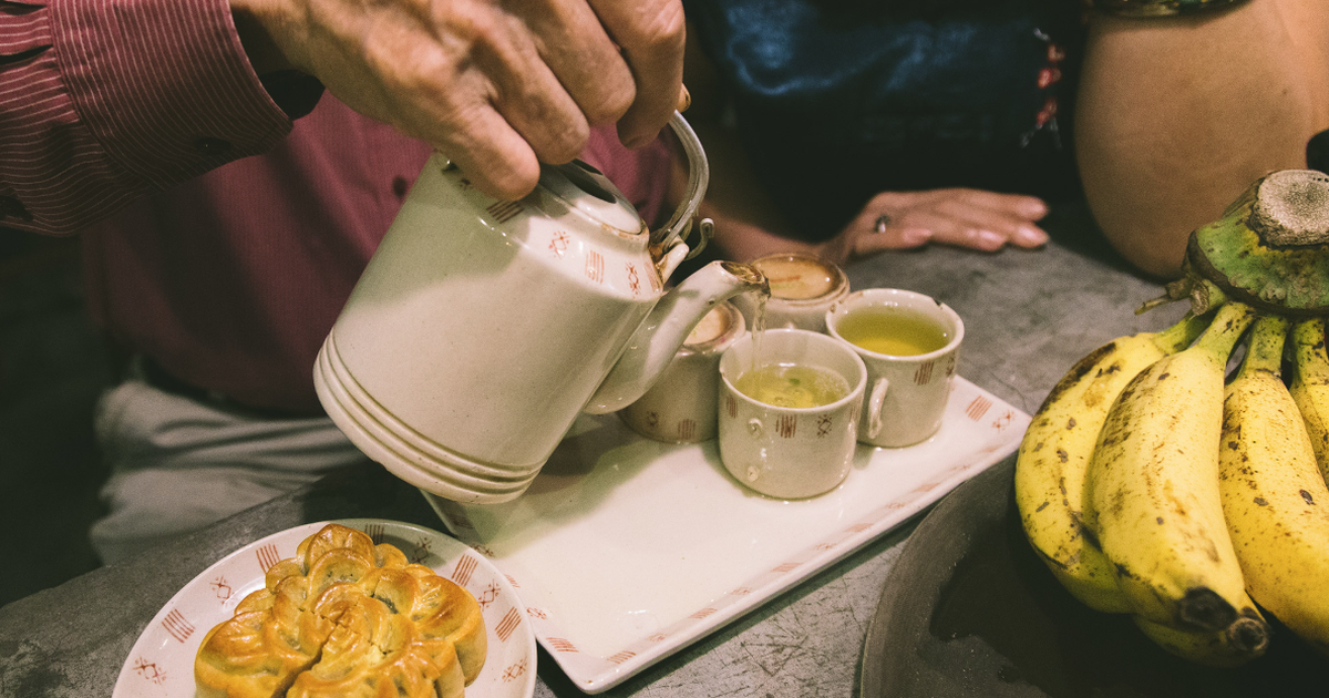 Lý do vì sao mọi người thường uống trà khi ăn bánh trung thu