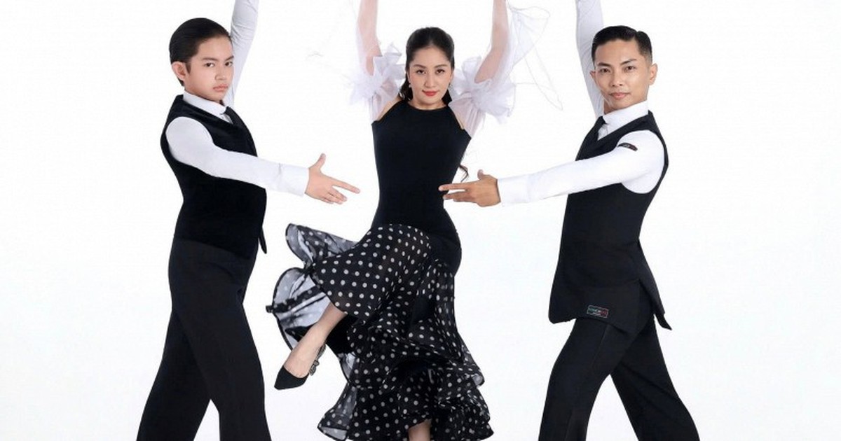 Khánh Thi - Phan Hiển tung bộ ảnh gia đình khiêu vũ: Bé Kubi đỉnh cao thần thái "con nhà nòi"!