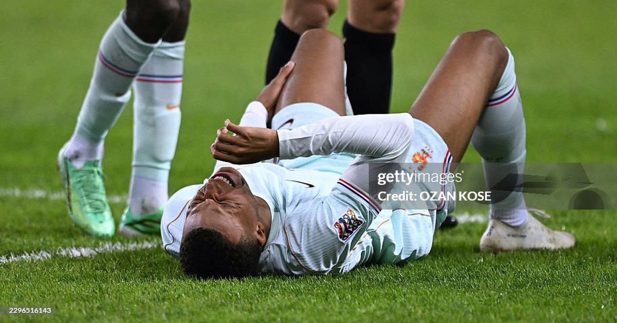 Mbappe chấn thương nặng ở tuyển Pháp, Real Madrid lo sốt vó