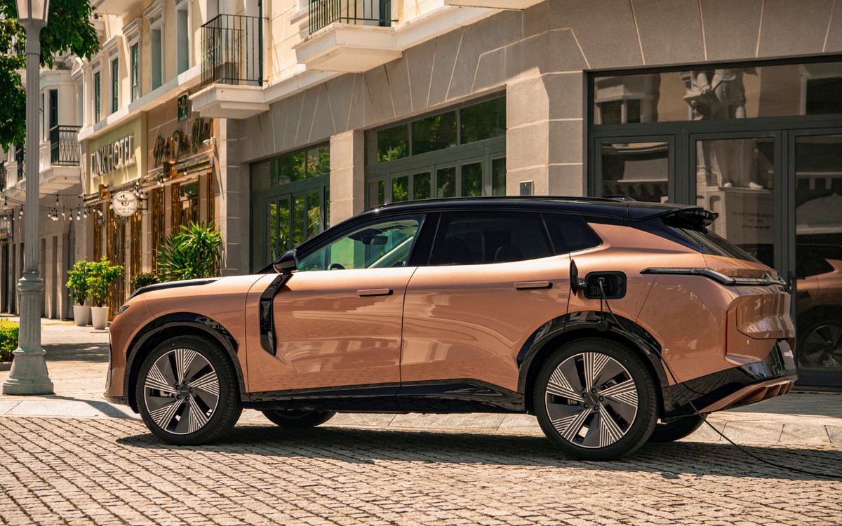 Công nghệ PHEV: Khi trải nghiệm xe sang bứt phá rào cản trạm sạc