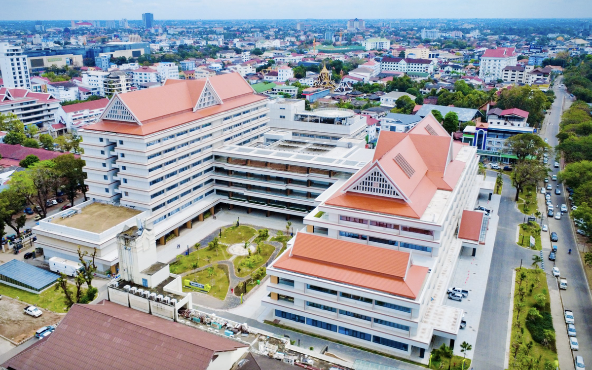 Hàng xóm Việt Nam được Trung Quốc tặng bệnh viện 2.600 tỷ đồng: Rộng 54.000 mét vuông, có sân bay trên nóc nhà