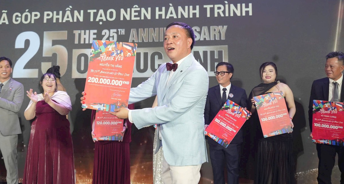 Thưởng 900 triệu cho 3 nhân viên, “vua tiêu” Phan Minh Thông chơi lớn