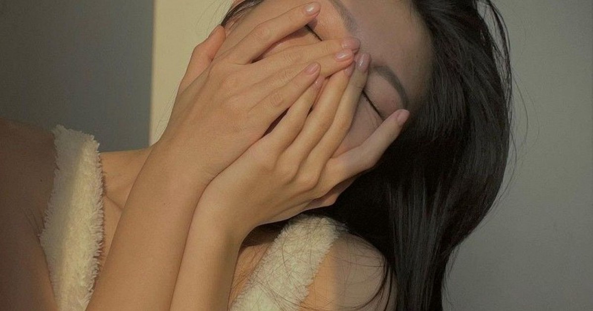 3 dấu hiệu trên mặt không được chủ quan: Lá gan đang suy kiệt vì bệnh tật!