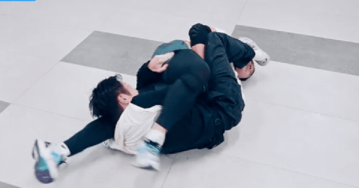 Trấn Thành và Jung Il Woo vật nhau tơi tả: Người xém lòi sụn mũi, người chảy máu