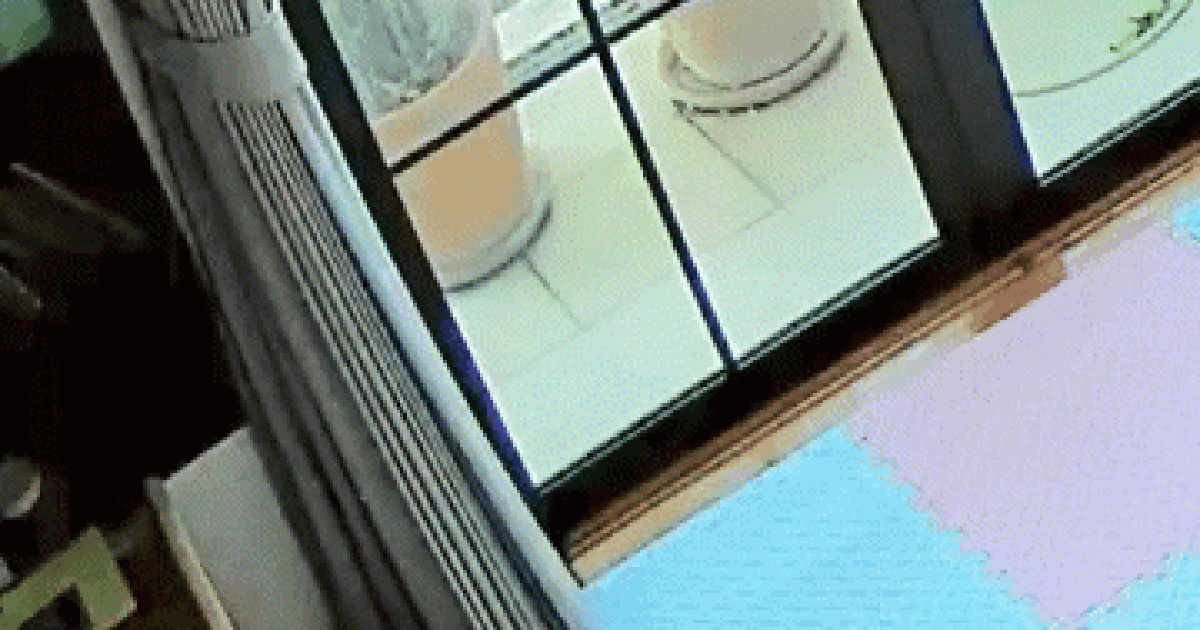Cho cháu uống sữa, bà thấy có mùi lạ, xem lại camera thì bàng hoàng với hành vi của người giúp việc