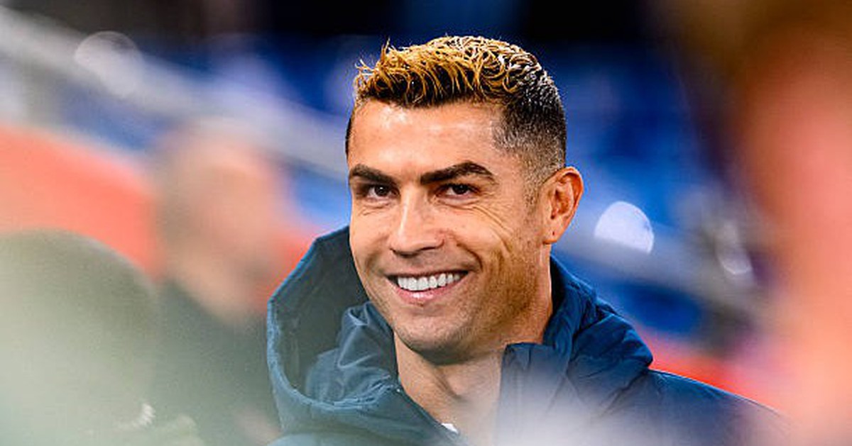 Tin được không, Ronaldo lần đầu dự bị 90 phút sau 18 năm