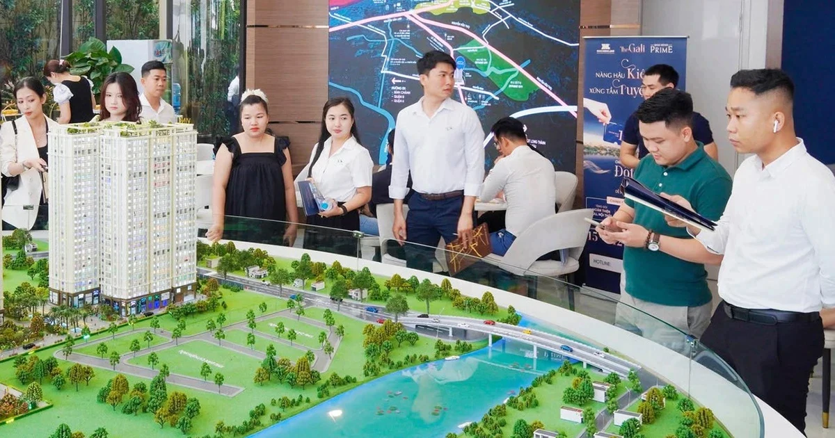 "Gồng" lãi vay cao, nhiều người phải "cắt lỗ" nhà đất để giải quyết nợ