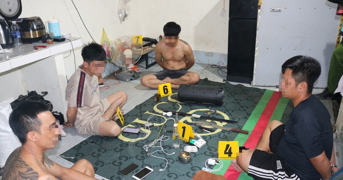 Công an kiểm tra nhà trọ lúc 21 giờ 30 phút, tạm giữ hình sự Trần Minh Tài 25 tuổi và 3 người khác