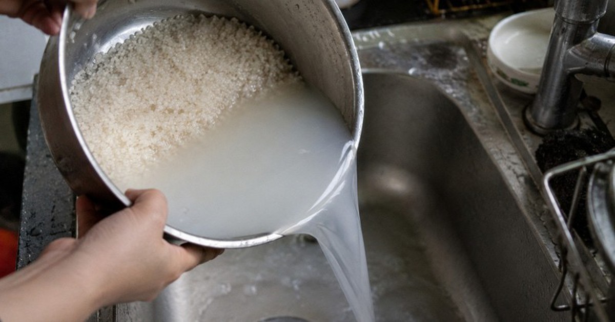 Vì sao nên vo gạo chắt nước rồi "bôi khắp nhà"?